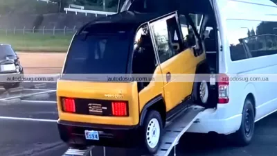 Цей електромобіль поміщається в задню частину фургона