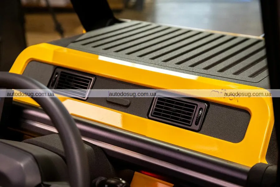 Цей електромобіль поміщається в задню частину фургона