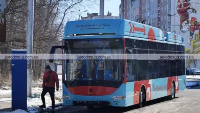 У Чернігові випробовують перші тролейбуси для Хмельницького, виготовлені на заводі "Еталон"