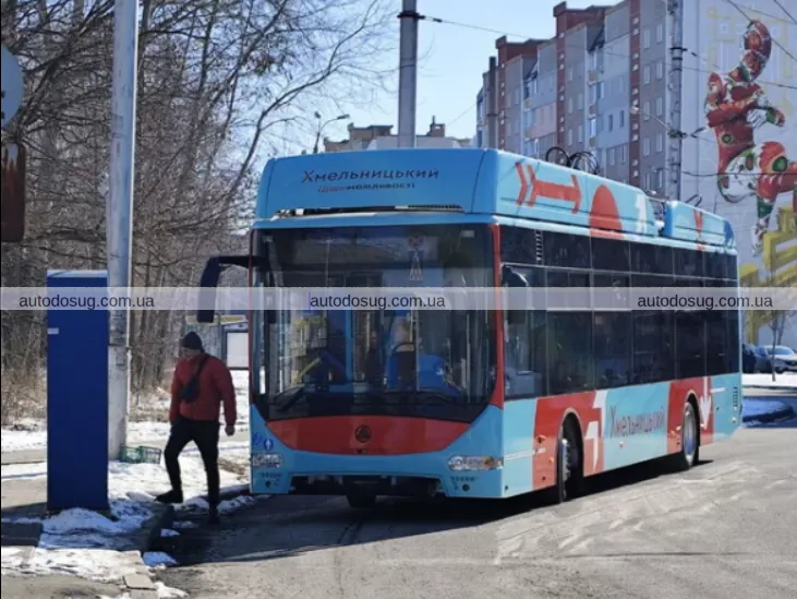 У Чернігові випробовують перші тролейбуси для Хмельницького, виготовлені на заводі &quot;Еталон&quot;