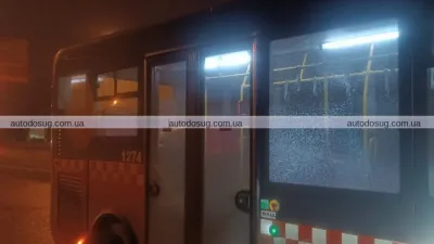 У Харкові обстріляли два автобуси: поліція відкрила кримінальне провадження