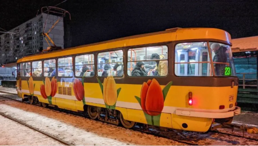 У Харкові прикрасили громадський транспорт до весни