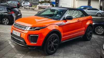У Києві помітили рідкісний кабріолет Range Rover Evoque