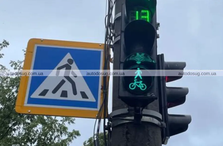 У Києві встановлюють світлофори з сенсорними кнопками для людей із вадами зору