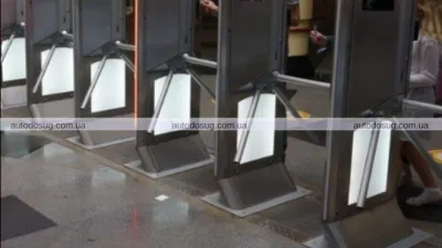 У Київському метро утворился великі черги через збої в роботі турнікетів