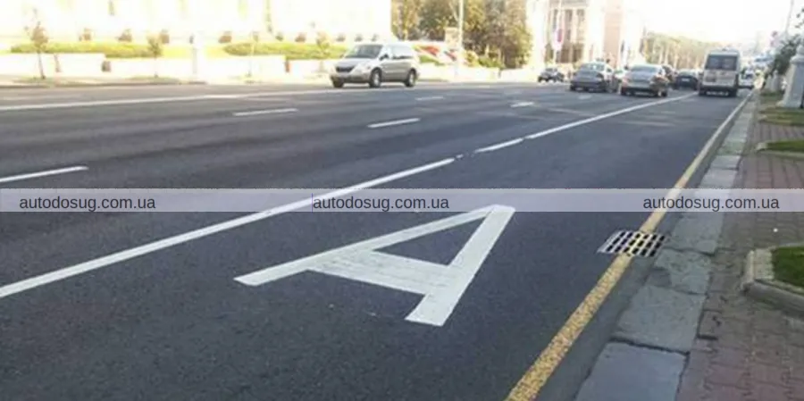 В Україні мотоциклам та мопедам дозволили рухатися смугами громадського транспорту