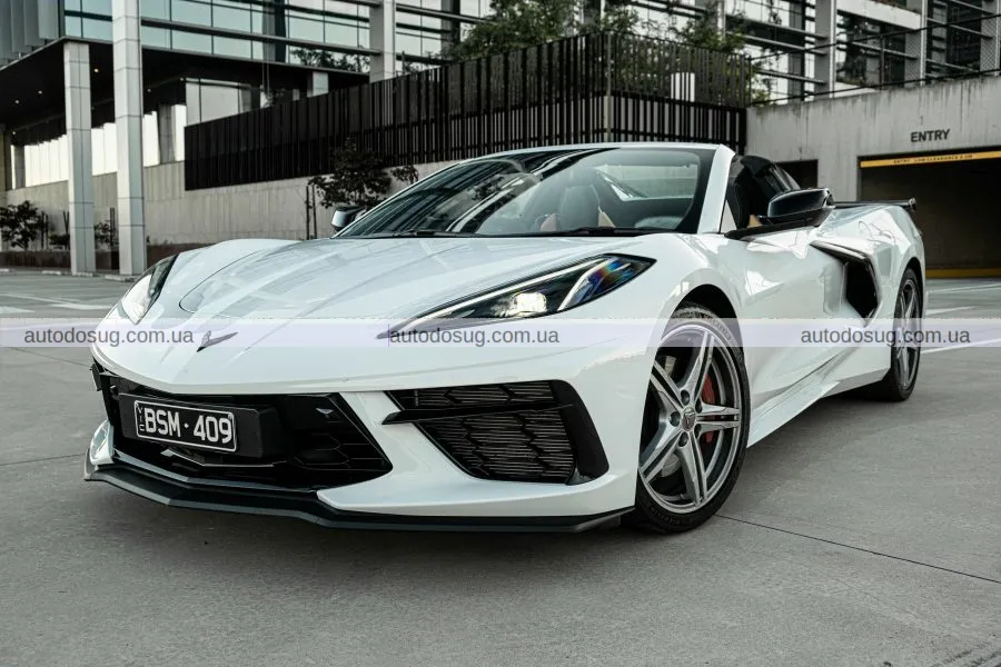 Вражаючий Chevrolet Corvette Convertible Z51 2025