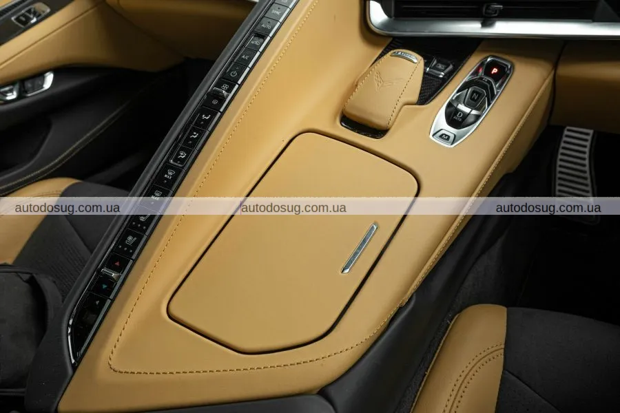 Вражаючий Chevrolet Corvette Convertible Z51 2025