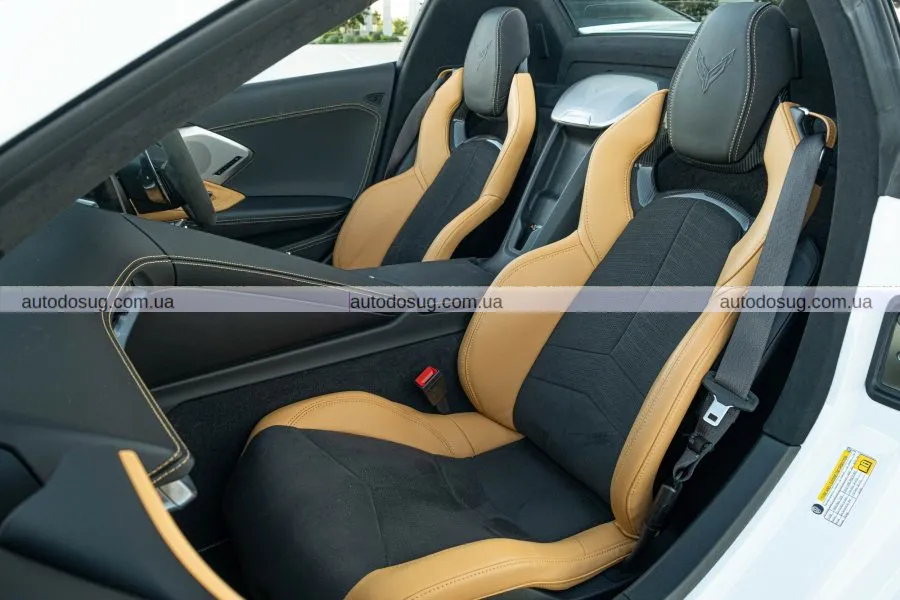 Вражаючий Chevrolet Corvette Convertible Z51 2025