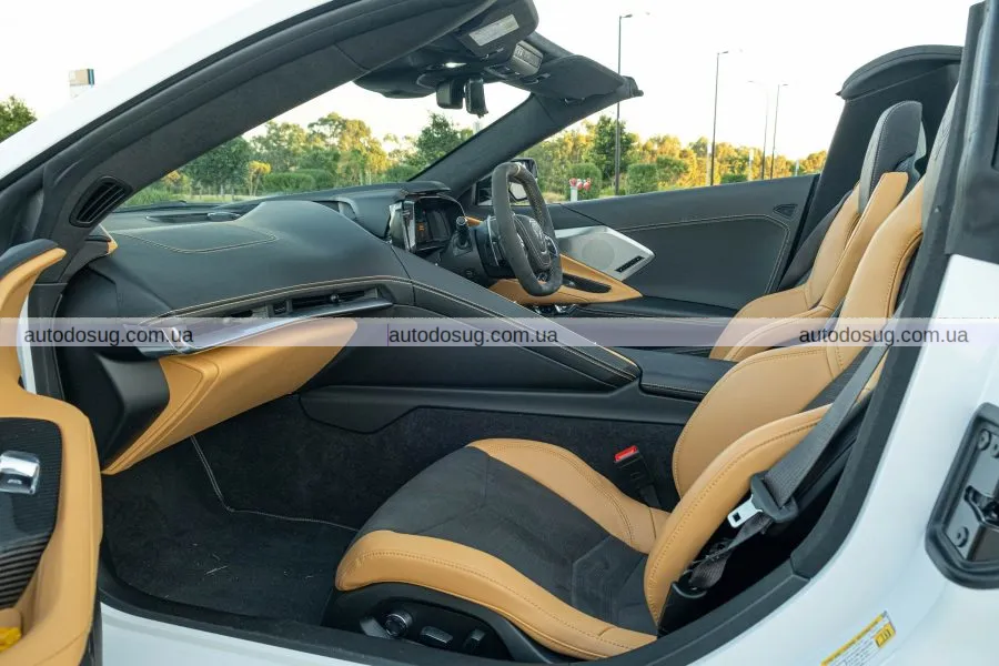 Вражаючий Chevrolet Corvette Convertible Z51 2025