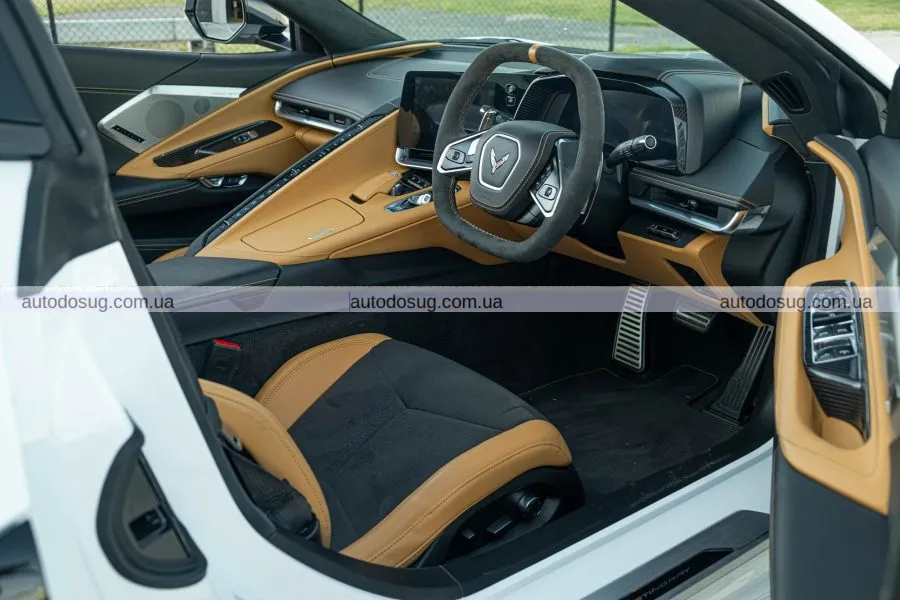 Вражаючий Chevrolet Corvette Convertible Z51 2025