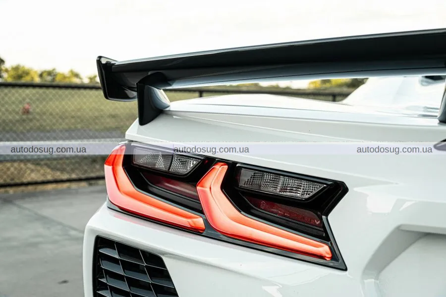 Вражаючий Chevrolet Corvette Convertible Z51 2025