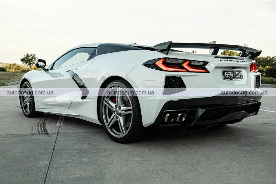 Вражаючий Chevrolet Corvette Convertible Z51 2025