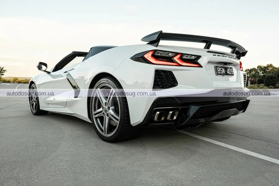 Вражаючий Chevrolet Corvette Convertible Z51 2025