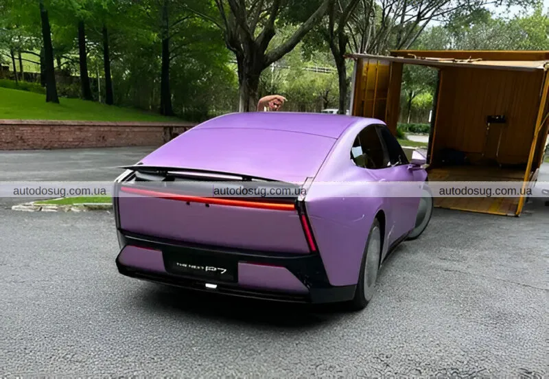 XPeng P7 дивує диким тюнінгом і карбоновими акцентами