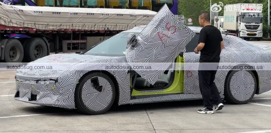 Xpeng P7 Wing Edition із дверима в стилі Lamborghini