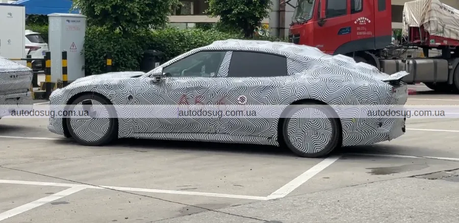 Xpeng P7 Wing Edition із дверима в стилі Lamborghini