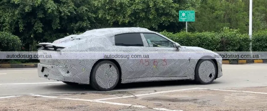 Xpeng P7 Wing Edition із дверима в стилі Lamborghini