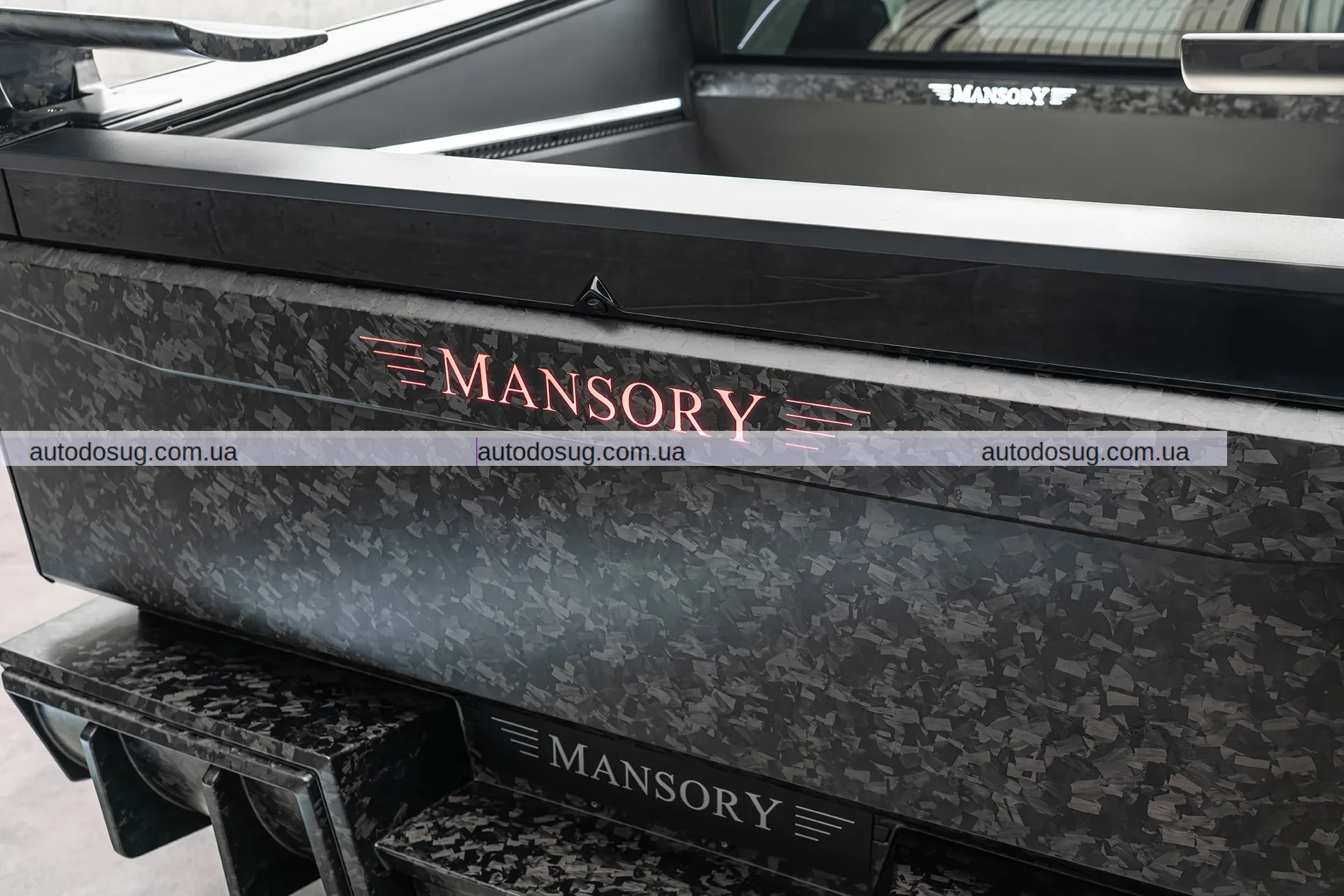 Mansory представив оновлений Tesla Cybertruck