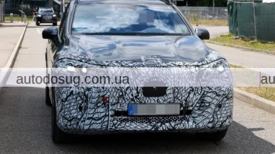 Mercedes додає зірки до оновленого EQS SUV