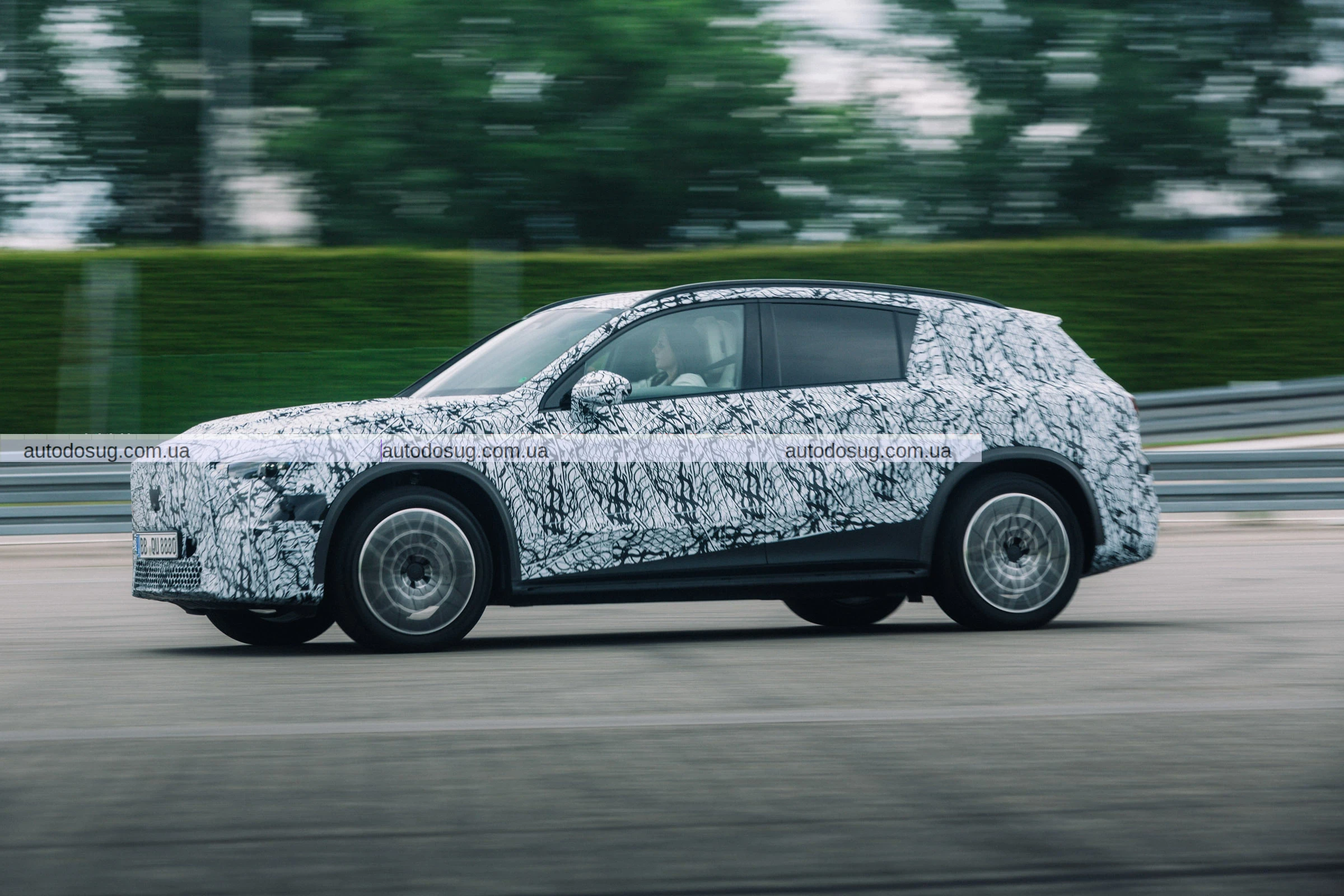 Mercedes розкриває деталі нового електричного GLC