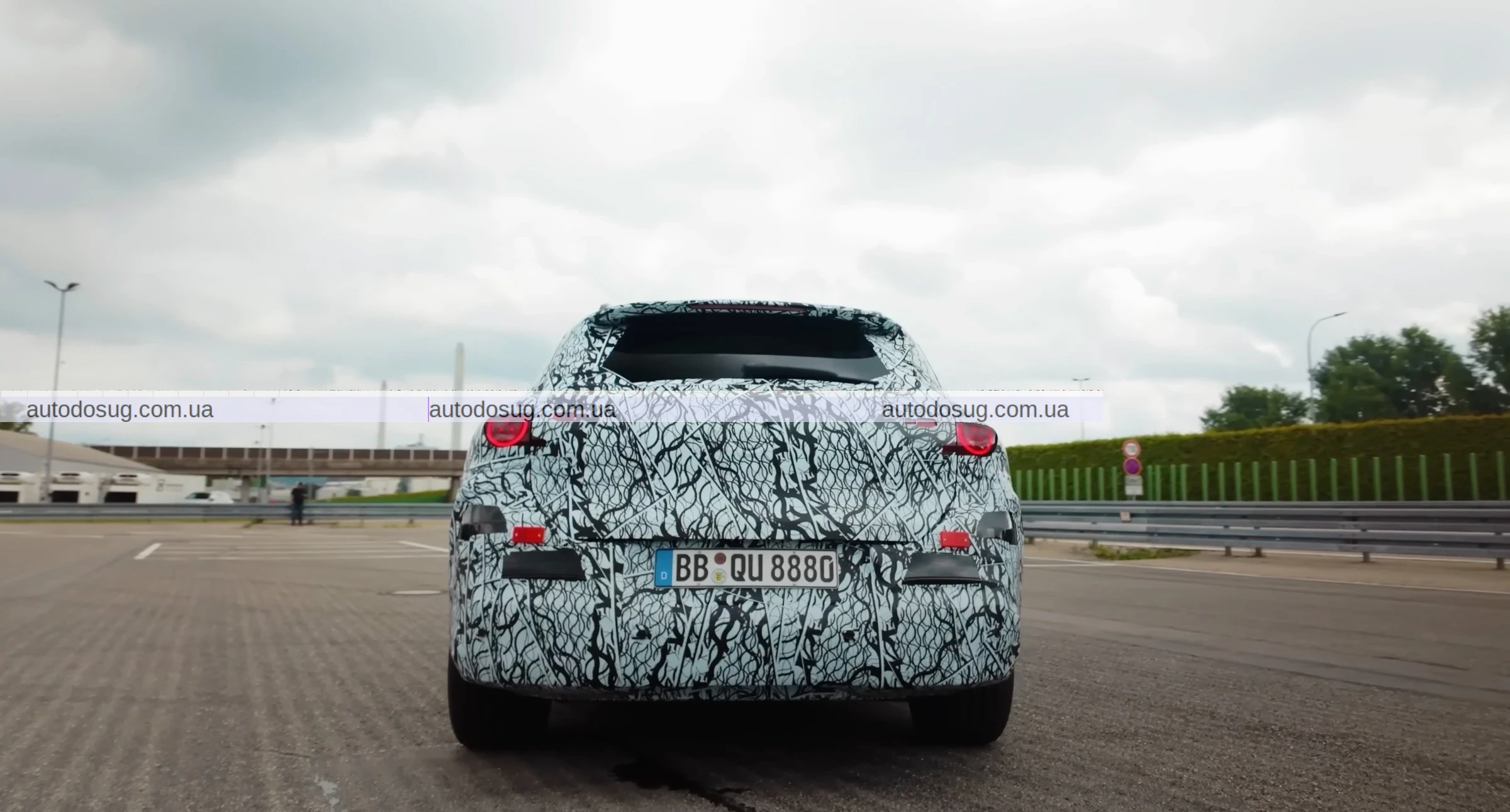 Mercedes розкриває деталі нового електричного GLC