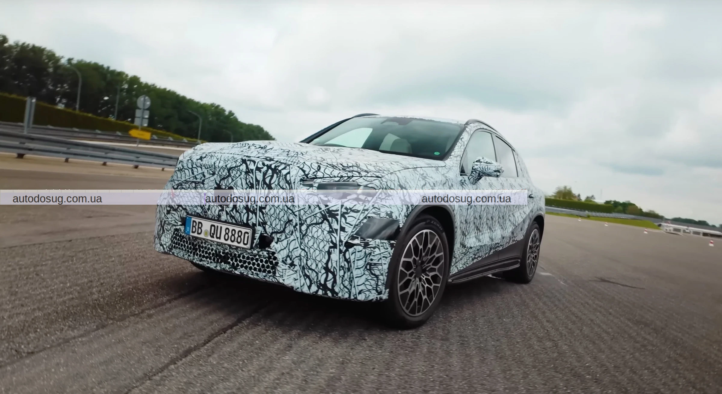 Mercedes розкриває деталі нового електричного GLC