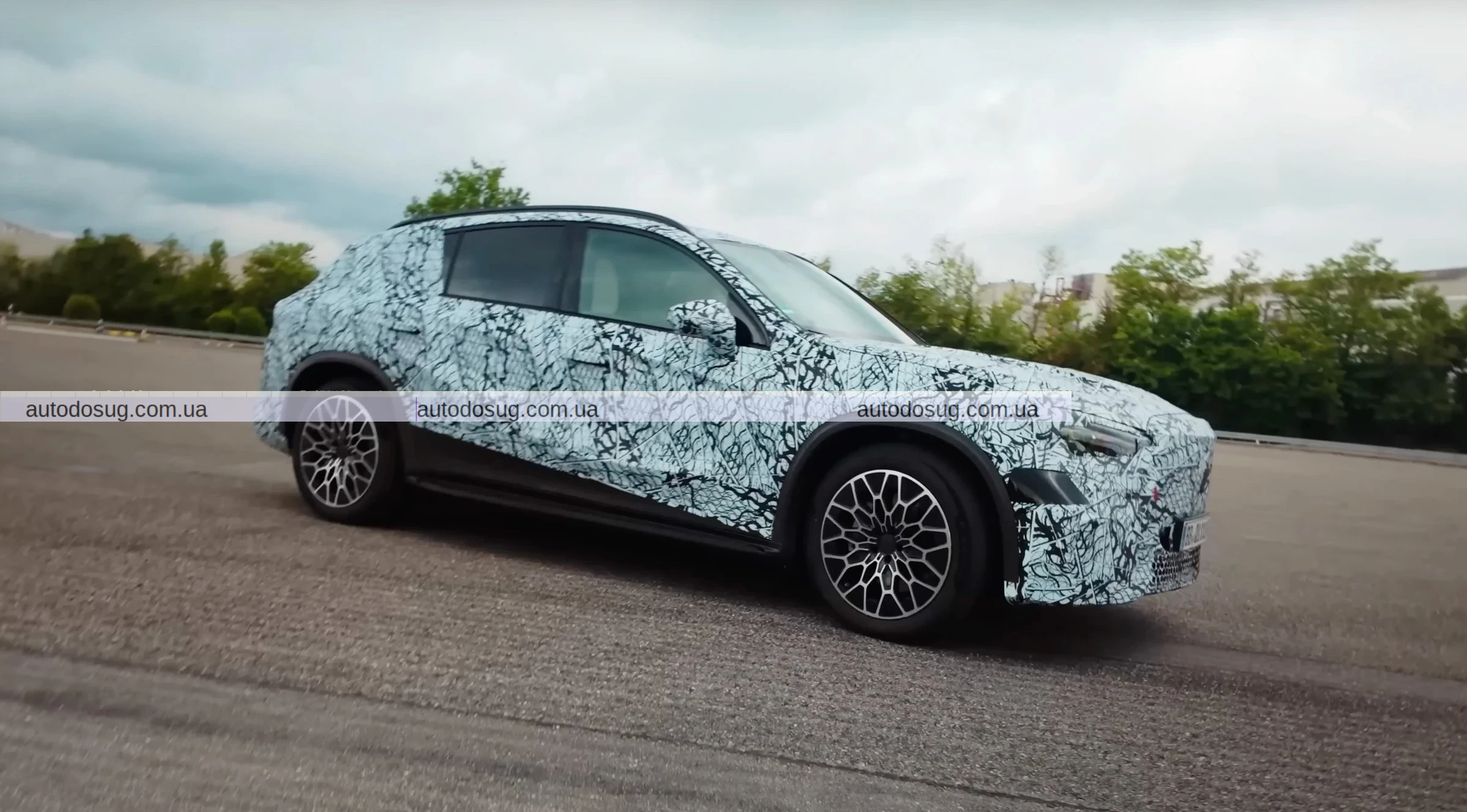 Mercedes розкриває деталі нового електричного GLC