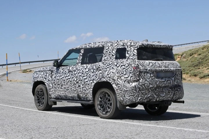 Mitsubishi тестує новий SUV, який може стати наступним Pajero