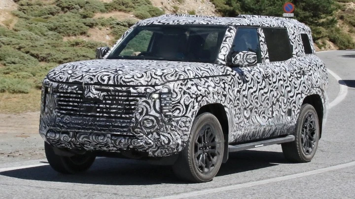 Mitsubishi тестує новий SUV, який може стати наступним Pajero