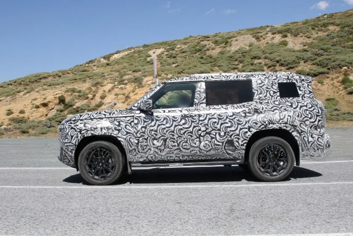 Mitsubishi тестує новий SUV, який може стати наступним Pajero