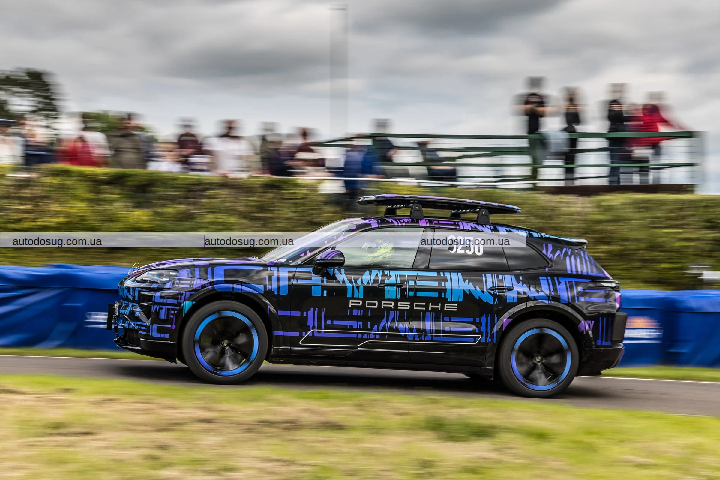 Porsche Cayenne Electric встановлює рекорд на підйомі в гору та демонструє можливості буксирування