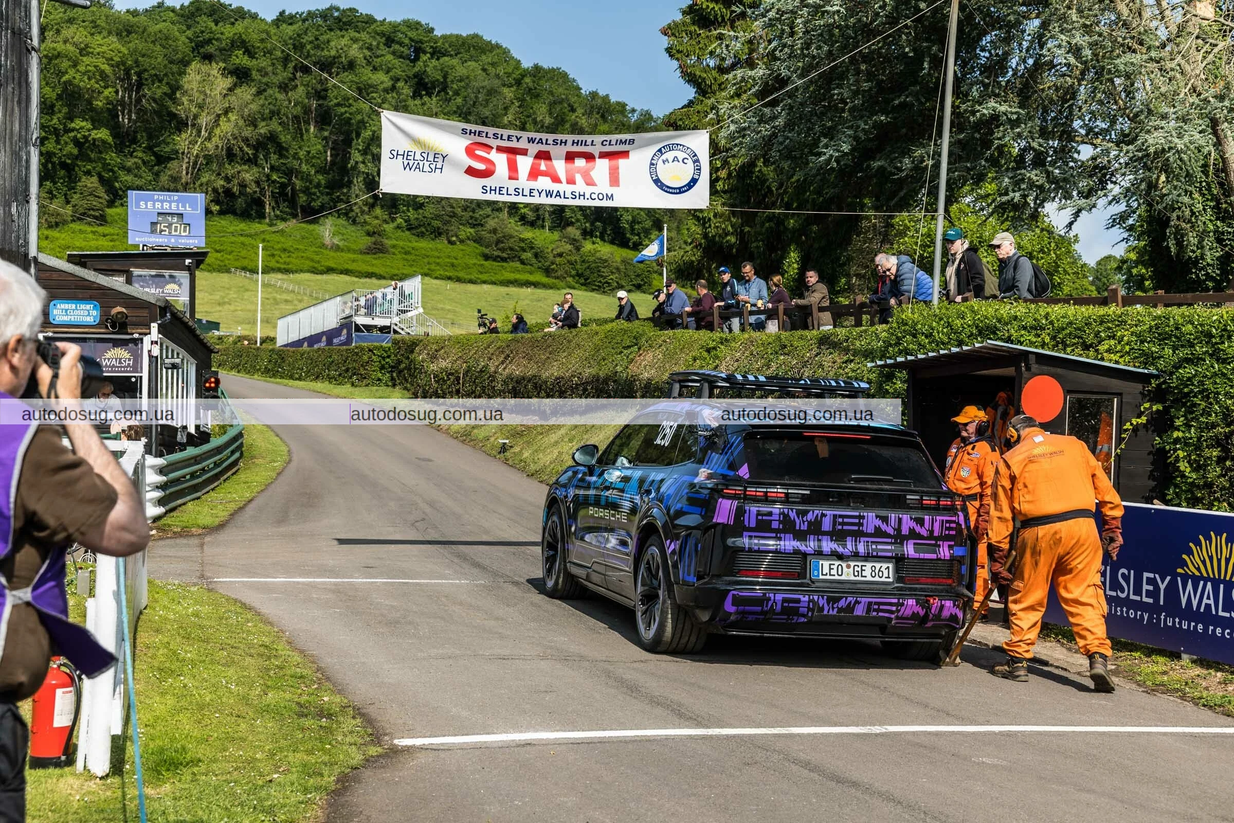 Porsche Cayenne Electric встановлює рекорд на підйомі в гору та демонструє можливості буксирування