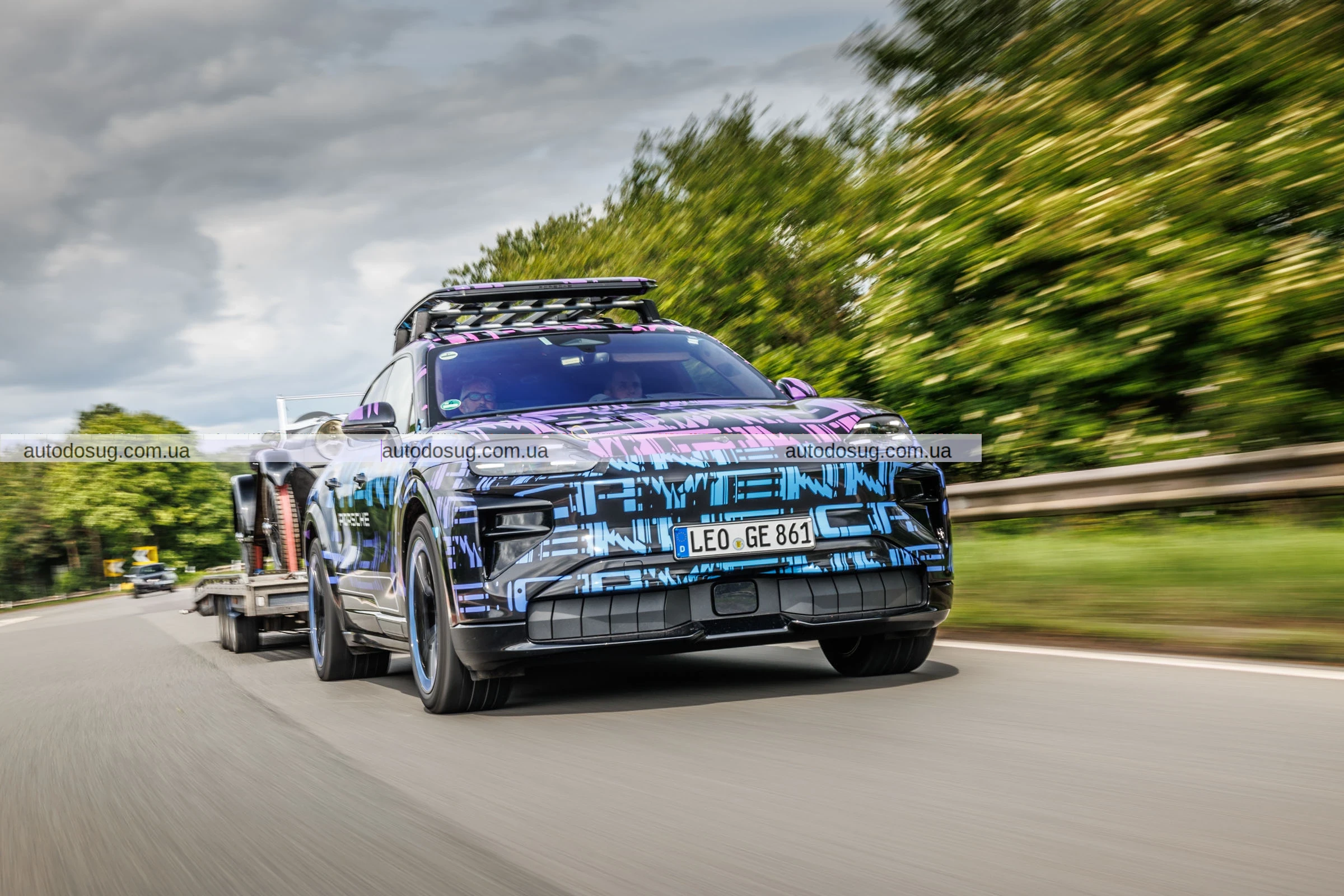 Porsche Cayenne Electric встановлює рекорд на підйомі в гору та демонструє можливості буксирування