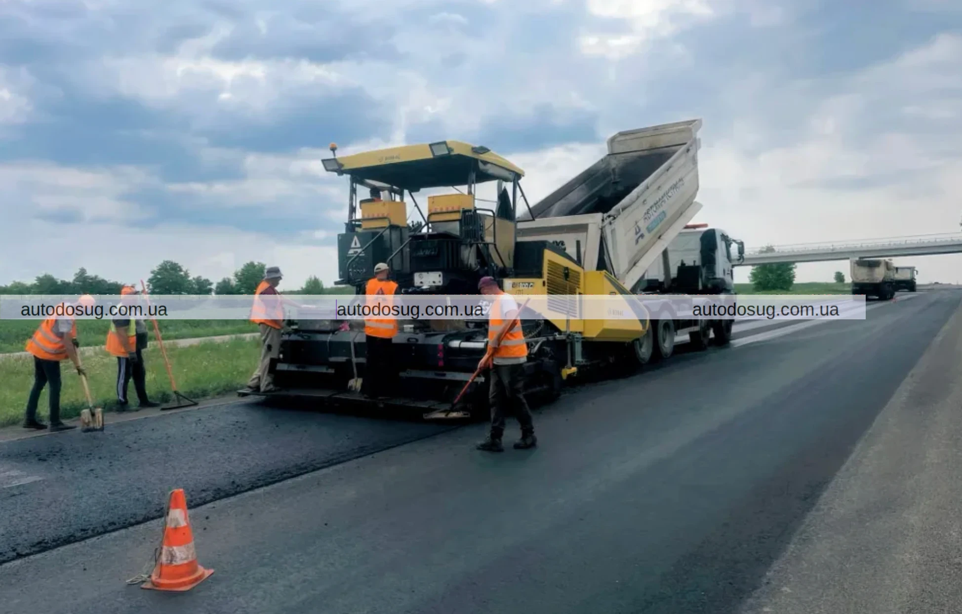 Проводиться ремонт прифронтових доріг на Дніпропетровщині