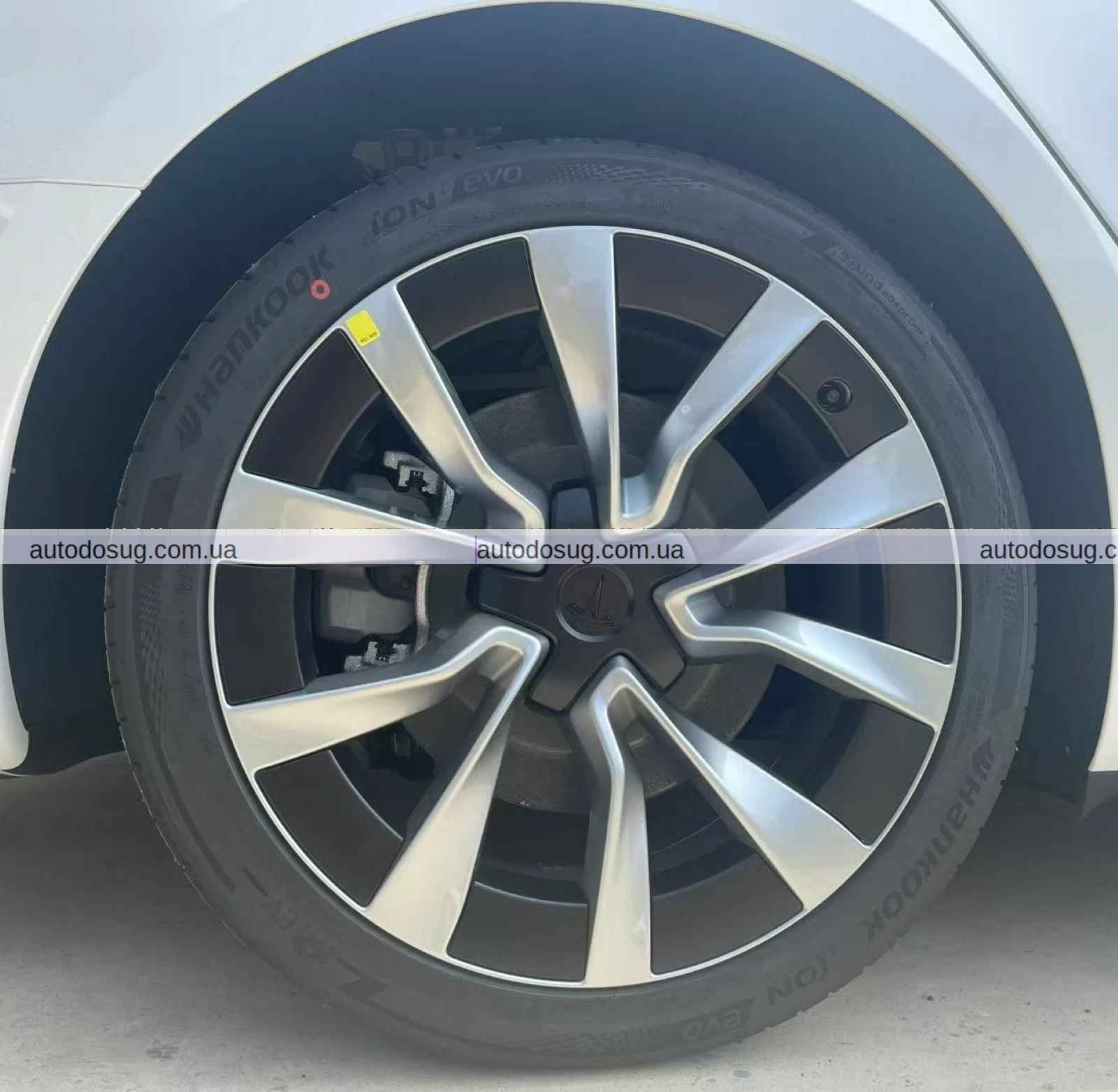 Tesla готує запуск нової моделі Model 3+