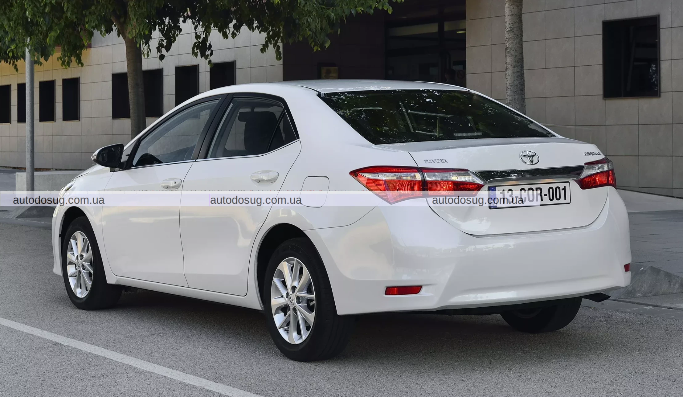 Toyota стикається з позовом через дефекти білої фарби