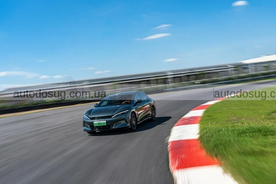 BYD відкрила найкрутіший парк розваг для автолюбителів