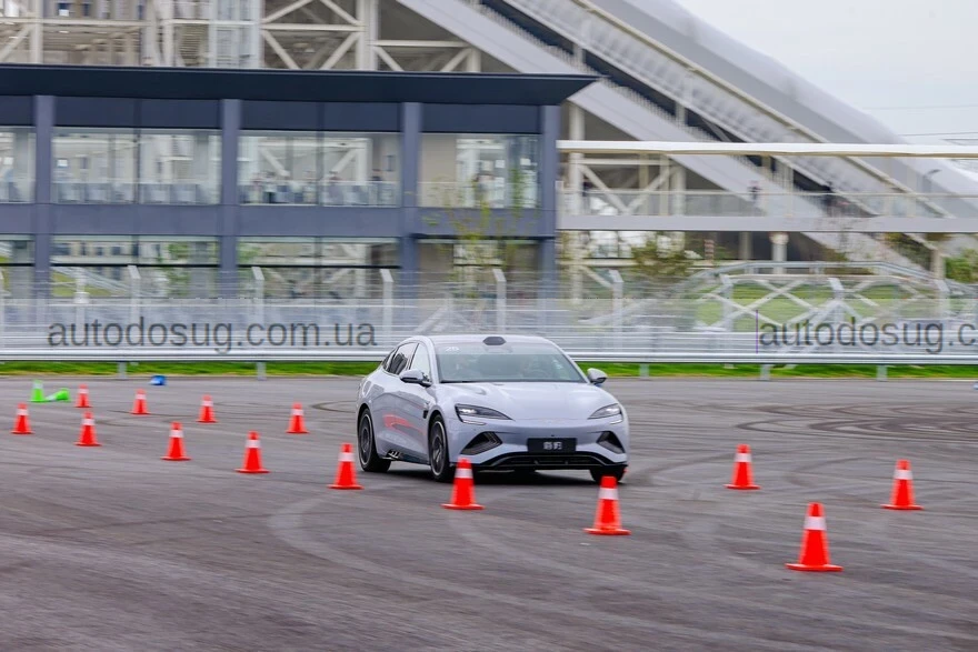 BYD відкрила найкрутіший парк розваг для автолюбителів