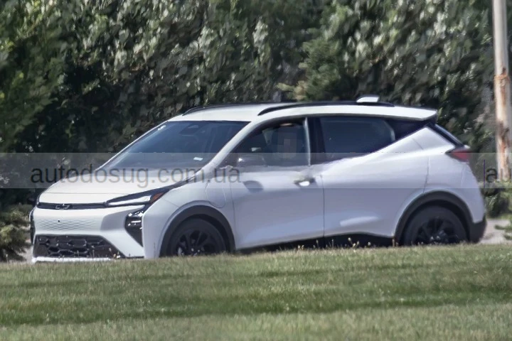 Chevrolet Bolt 2027 року був помічений без маскування