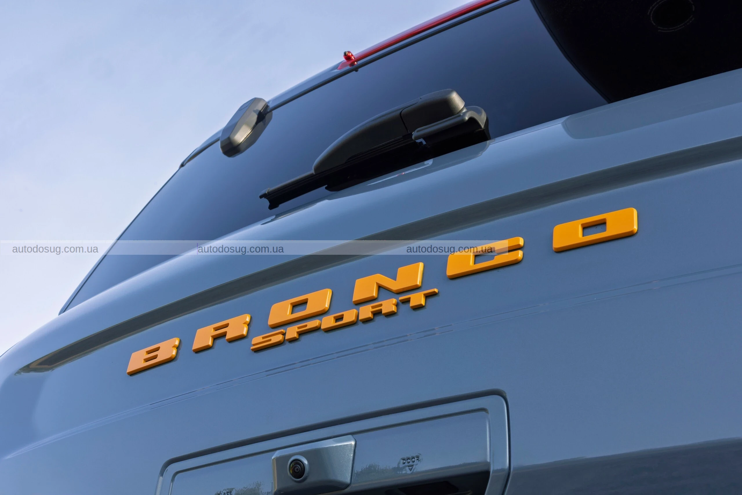 Ford створив ексклюзивні Bronco у стилі дюн Сільвер-Лейк