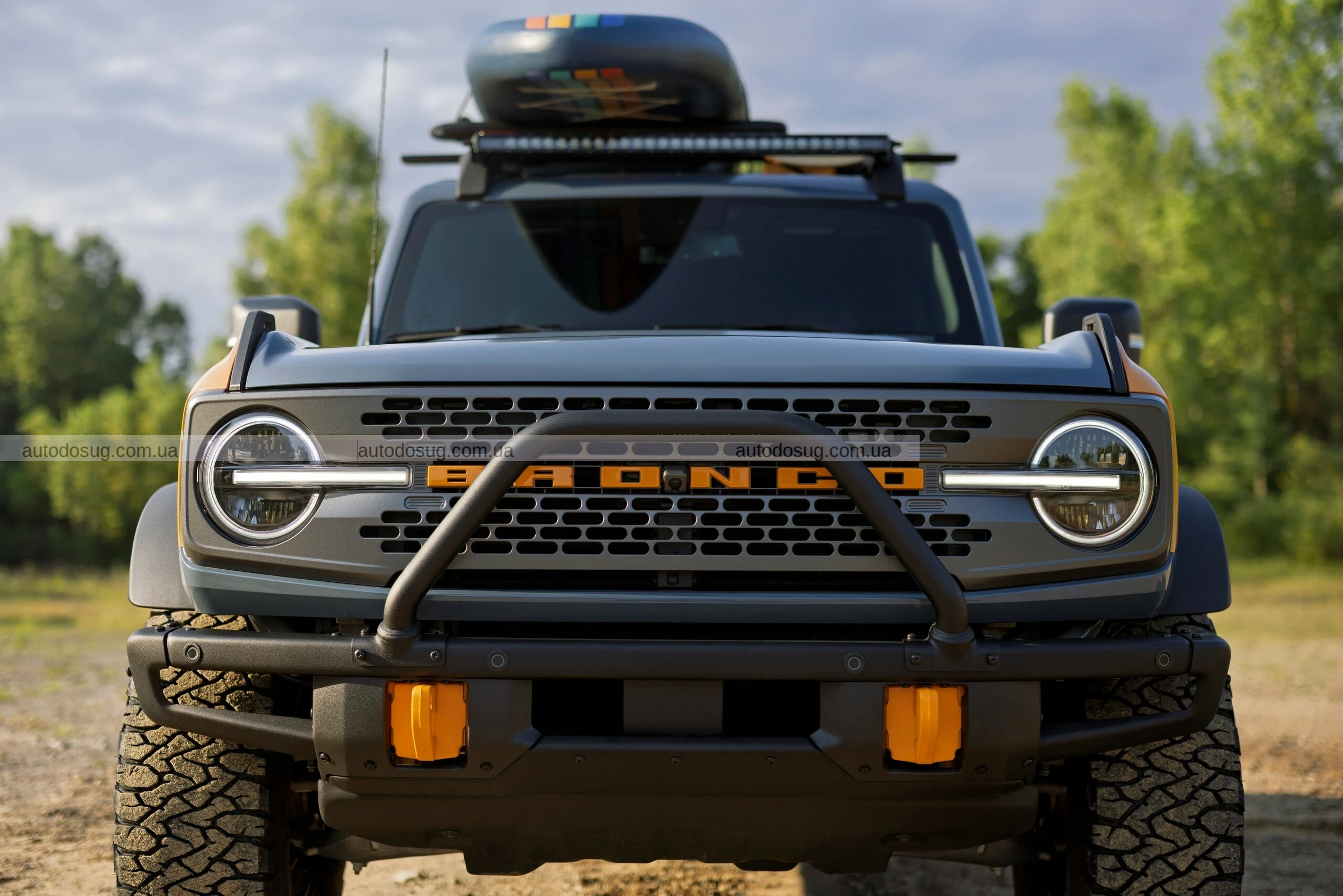 Ford створив ексклюзивні Bronco у стилі дюн Сільвер-Лейк