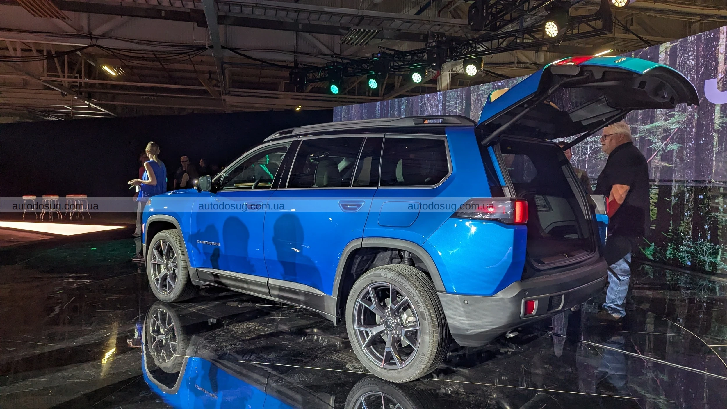 Jeep Cherokee повертається як розкішний гібрид