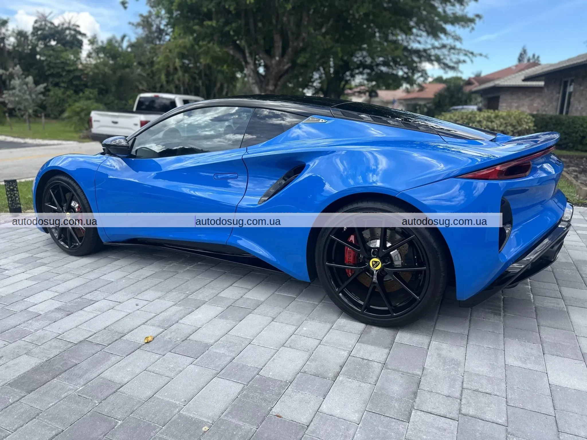 Lotus Emira випробовує реальність