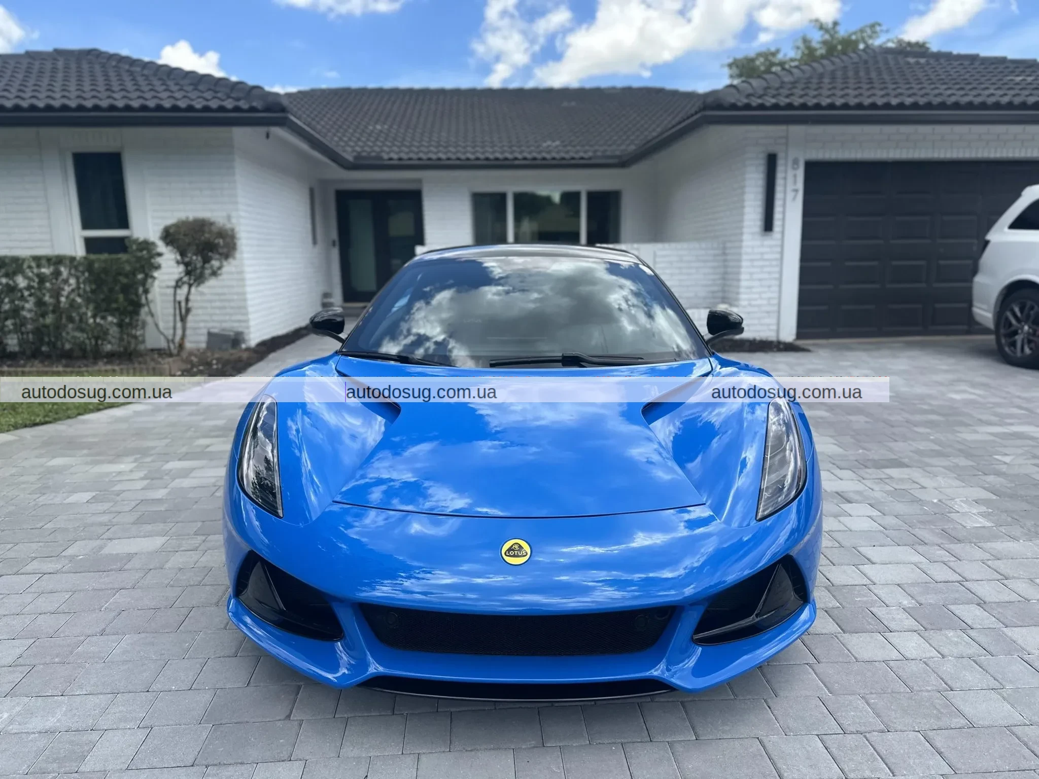 Lotus Emira випробовує реальність