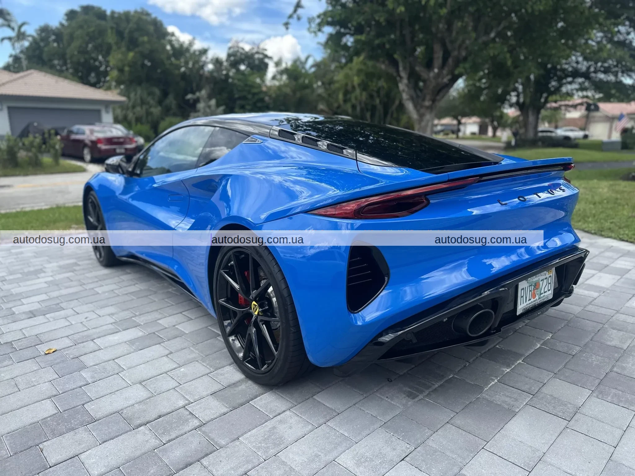 Lotus Emira випробовує реальність