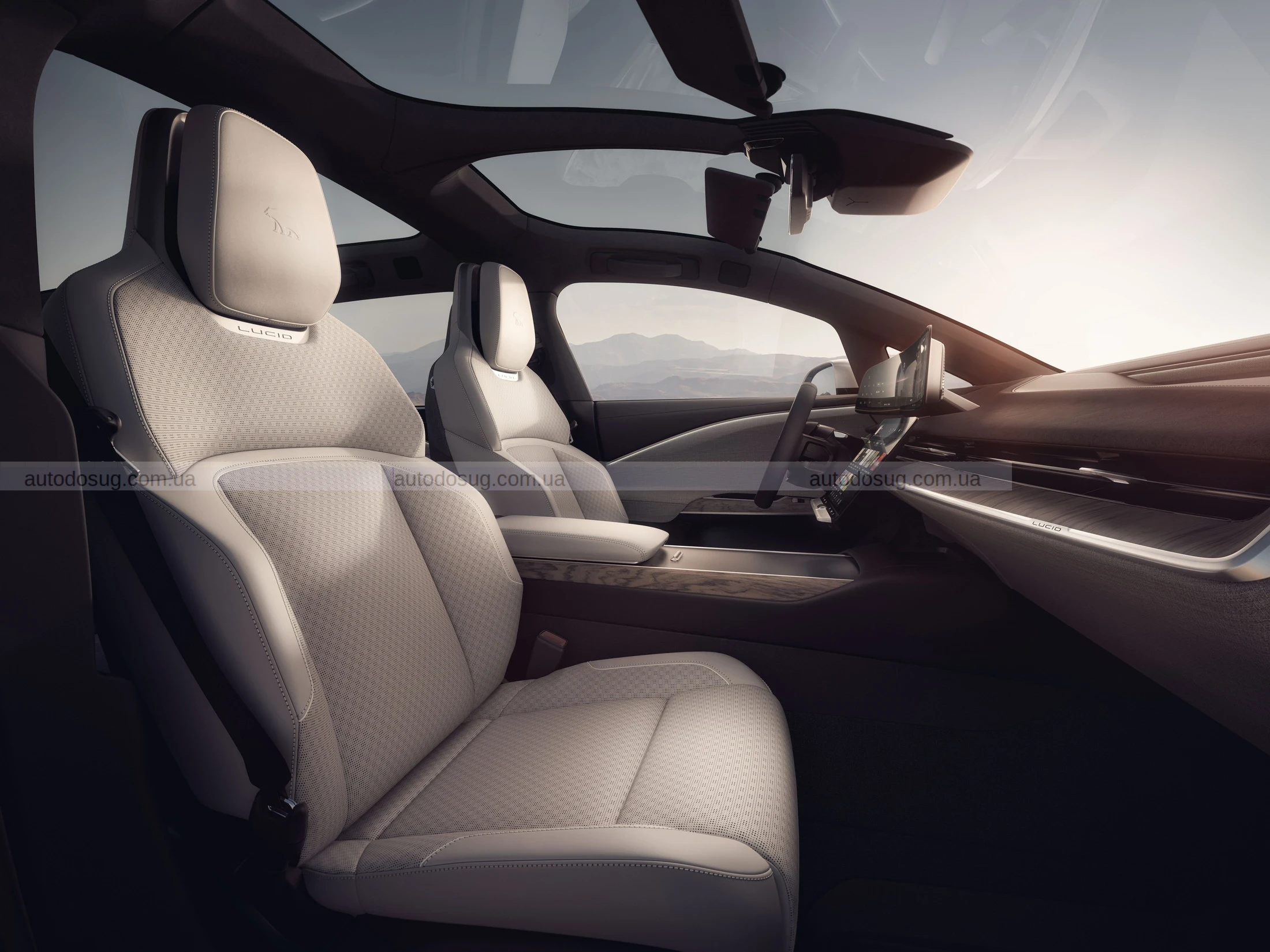 Lucid представить позатрасовий Gravity для Pebble Beach