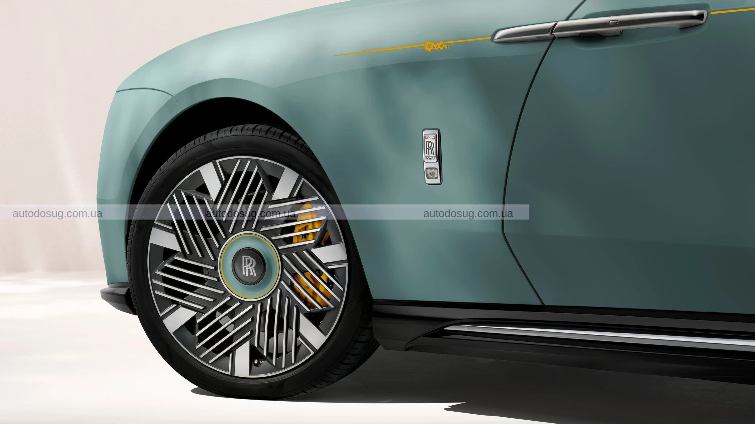 Нова ексклюзивна серія Rolls-Royce надихається квітковою силою
