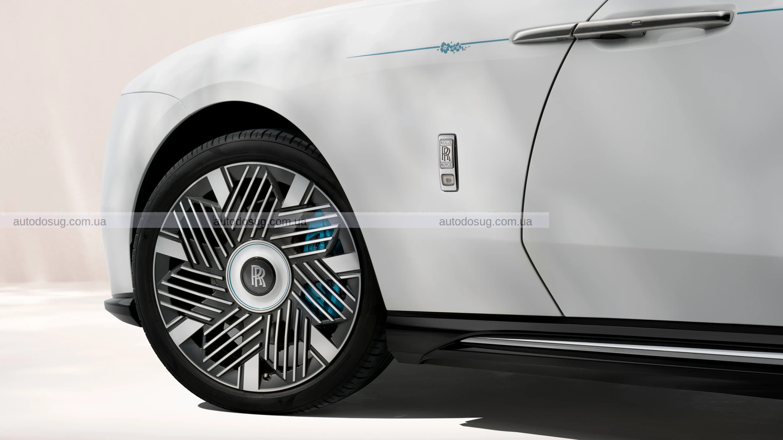 Нова ексклюзивна серія Rolls-Royce надихається квітковою силою