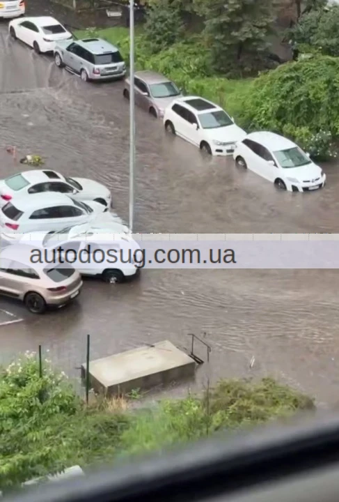 Підтоплення, град та злива в Києві